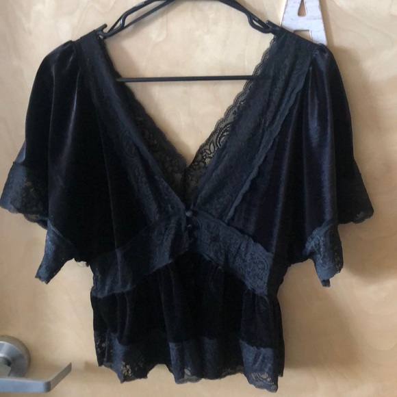 Forever 21 Tops - Forever 21 black top